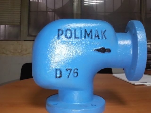 Polimak conveying elbow showing its flow-direction arrow